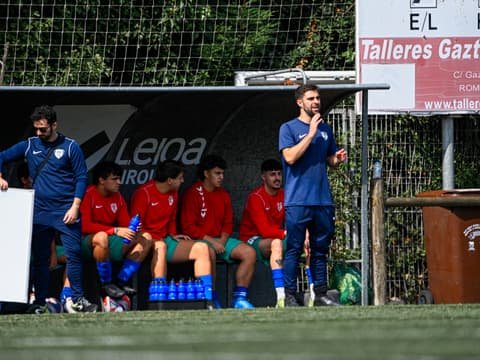 Aitor dirigiendo